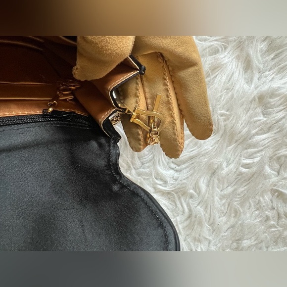 EUC Gucci Vintage 2 way shoulder Clutch - Picture 15 of 16